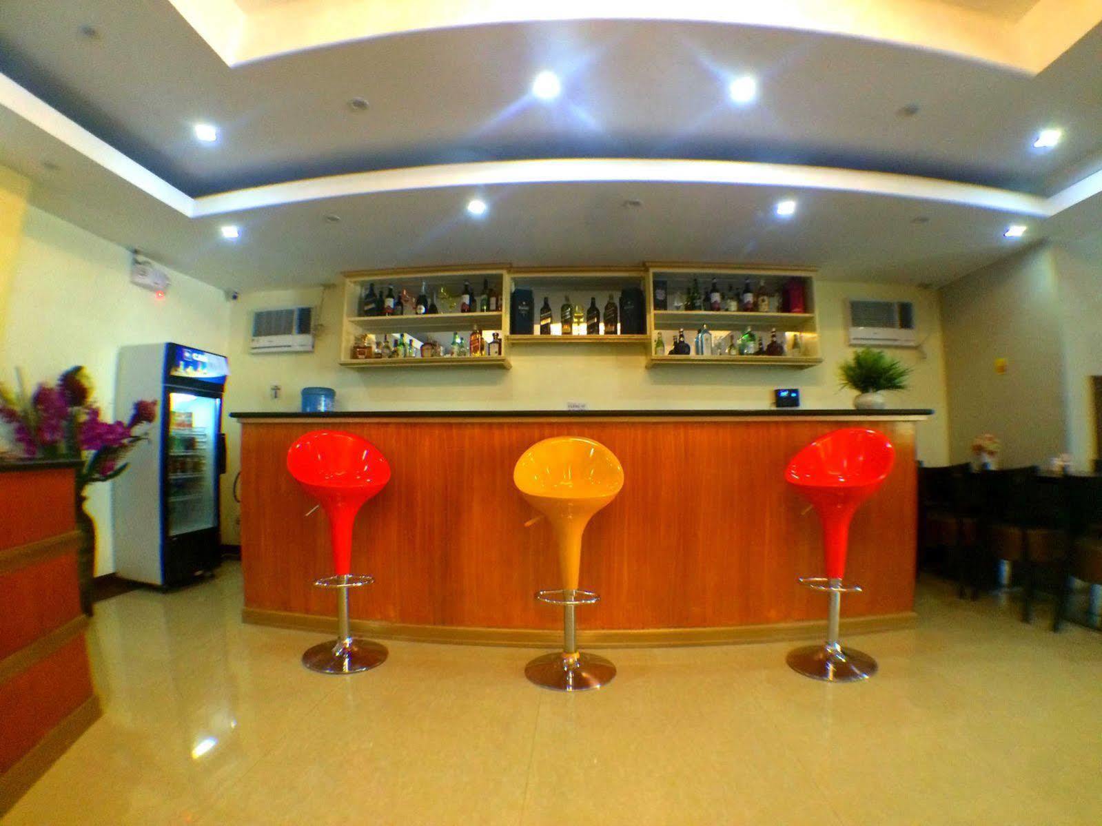 Rainbowland Hotel Olongapo Bagian luar foto
